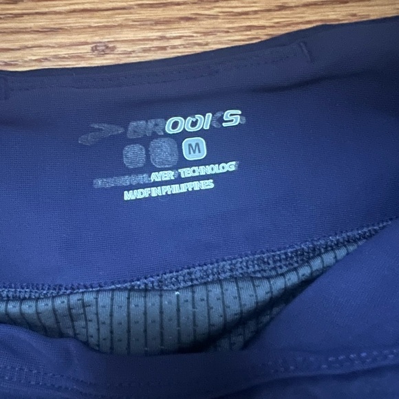 Women’s Brooks Running Shorts Medium 7” - Picture 2 of 4